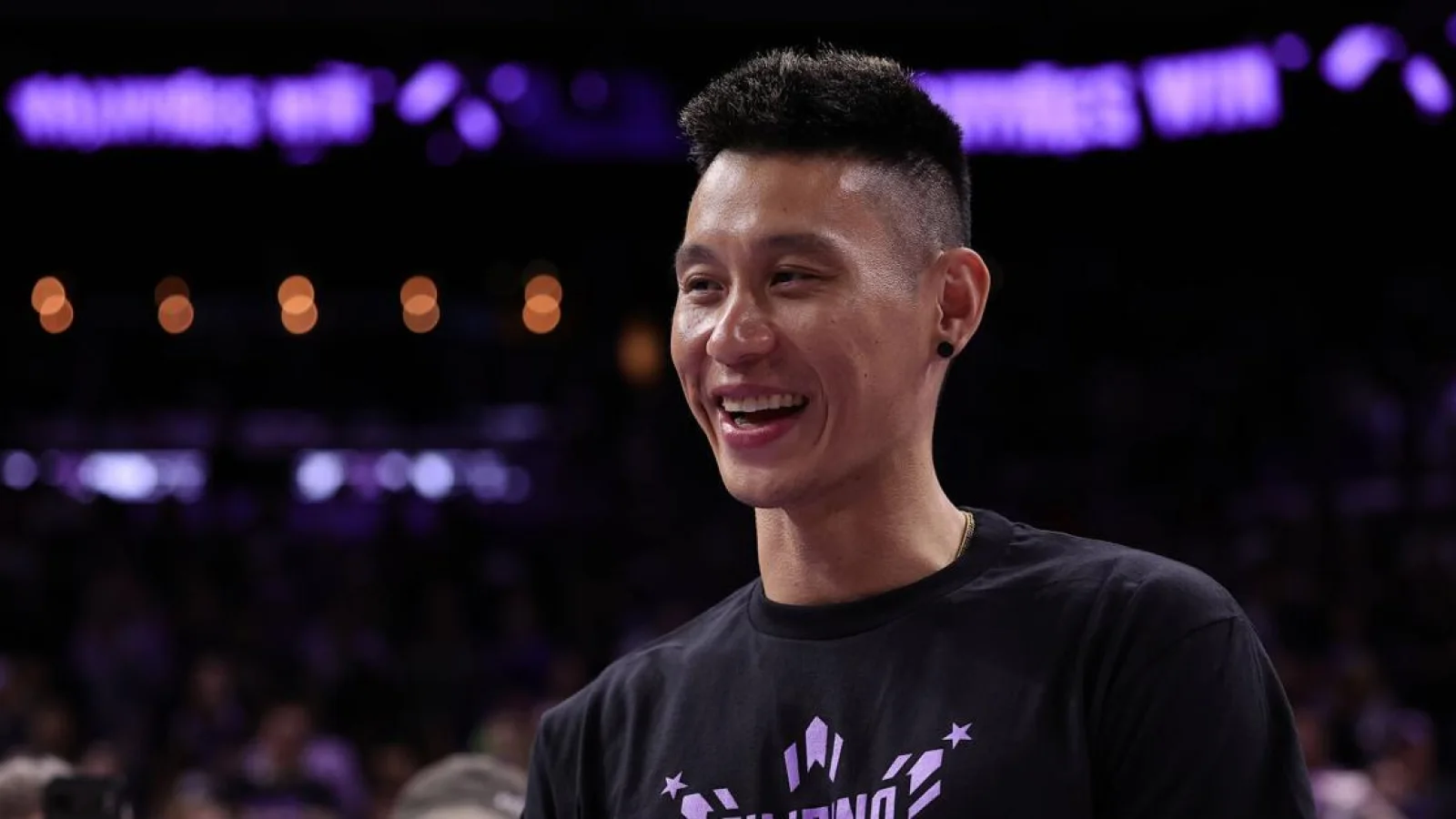 Jeremy Lin speaking with reporters during his New York Knicks tenure